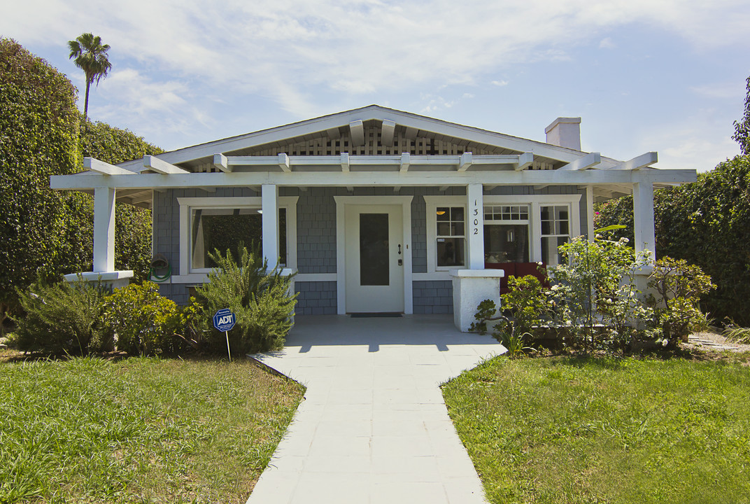 6681 Fountain Ave in Los Angeles, CA - Building Photo