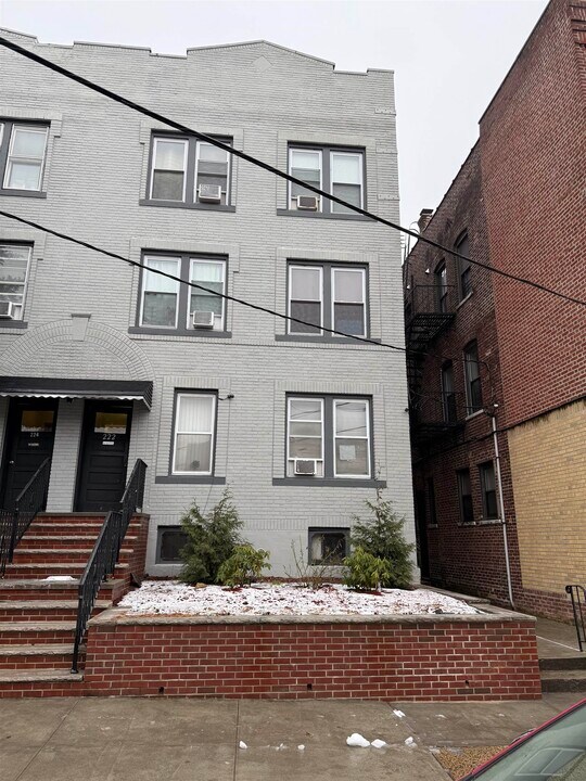 222 AVENUE B Ave in Bayonne, NJ - Building Photo