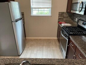 120 W 12th St in Deer Park, TX - Building Photo - Building Photo
