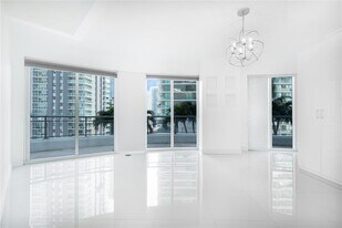 60 SW 13th St, Unit 1224 in Miami, FL - Building Photo