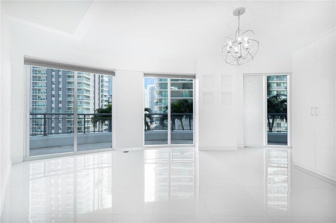 60 SW 13th St, Unit 1224 in Miami, FL - Building Photo
