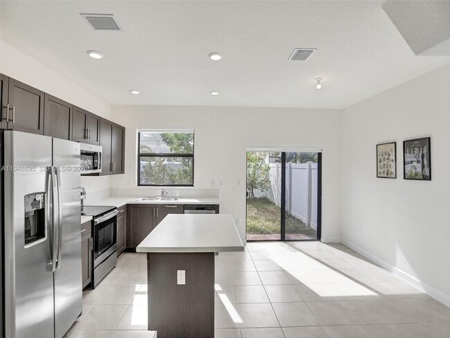 3436 W 111th Pl in Hialeah, FL - Building Photo - Building Photo