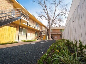 3202 Yale St in Houston, TX - Building Photo - Building Photo