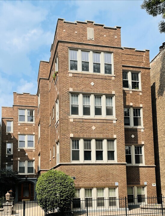 2226 N Kenmore Ave in Chicago, IL - Building Photo