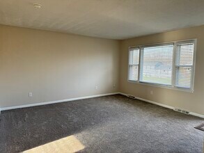 308 E Tiverton Way in Lexington, KY - Foto de edificio - Building Photo