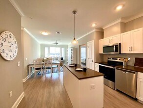 75 E Hoffman Ave in Lindenhurst, NY - Building Photo - Building Photo