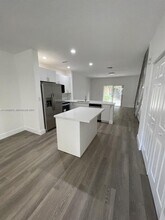 5725 NW 114th Path in Doral, FL - Building Photo - Building Photo