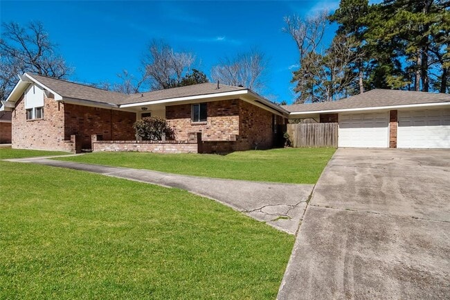 property at 2662 S Woodloch St