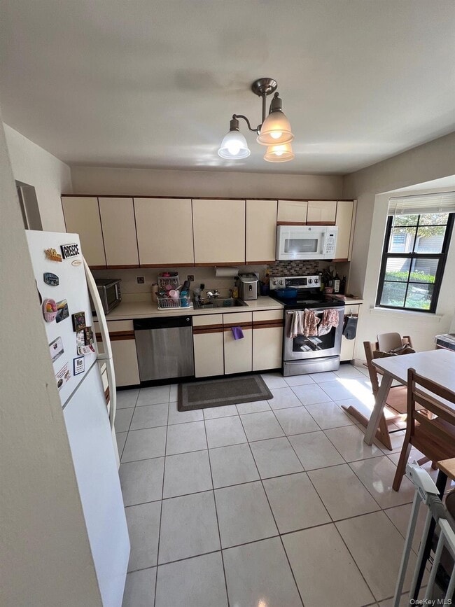 7 Patriot Ct in Huntington, NY - Building Photo - Building Photo