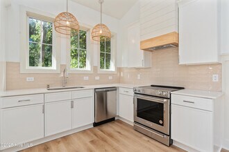 1110 Tree Canopy Wy in Wilmington, NC - Building Photo - Building Photo