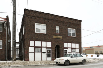 8902 Madison Ave in Cleveland, OH - Foto de edificio - Building Photo