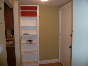 1064 Beacon St, Unit D in Brookline, MA - Building Photo - Building Photo