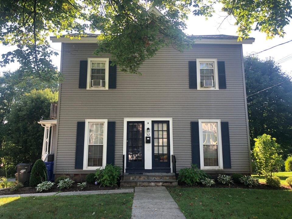 32 South Main St, Unit 2 in New Milford, CT - Building Photo