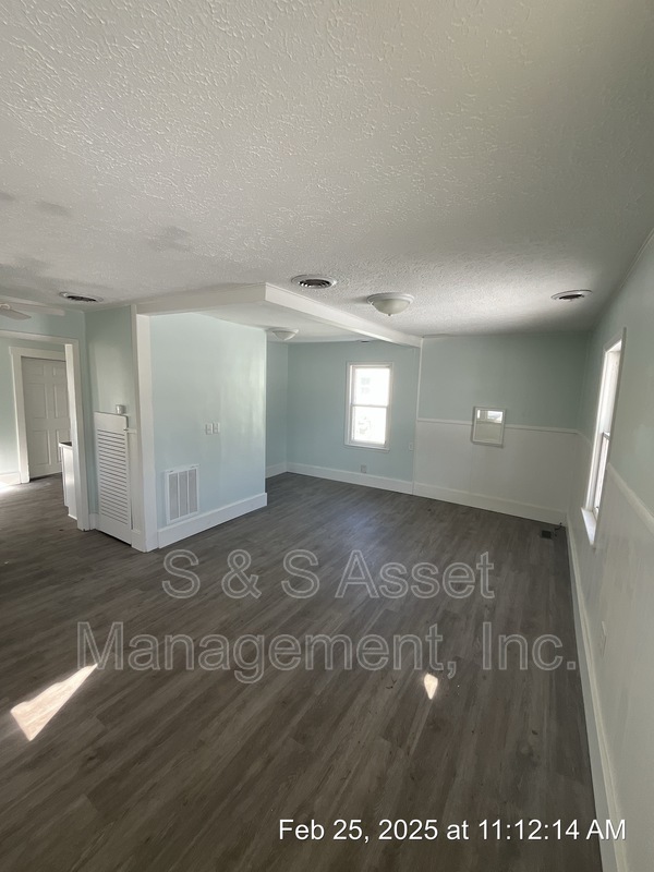 809 Comfort St in Lansing, MI - Building Photo - Building Photo