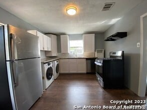 338 Continental Ave in San Antonio, TX - Foto de edificio - Building Photo