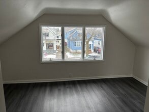 70 Ivanhoe Rd in Cheektowaga, NY - Foto de edificio - Building Photo