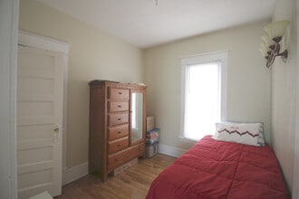 313 14th Ave NE, Unit First Floor Duplex in Minneapolis, MN - Building Photo - Building Photo