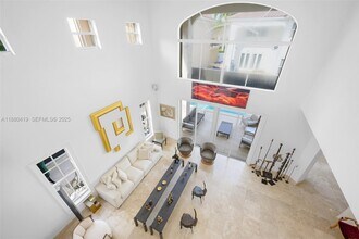 19460 39th Ct in Golden Beach, FL - Foto de edificio - Building Photo