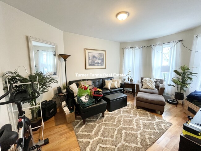 32 Edison Grn, Unit 1