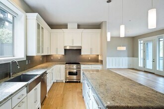 307 NW Meridian Ridge Ct in Portland, OR - Building Photo - Building Photo