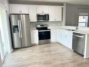 946 Seminole Sky Dr in Ruskin, FL - Building Photo - Building Photo