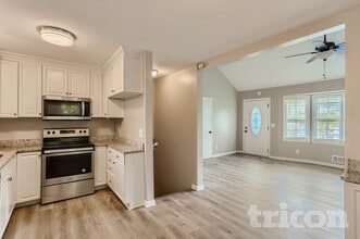 367 Arbour Way in Suwanee, GA - Foto de edificio - Building Photo