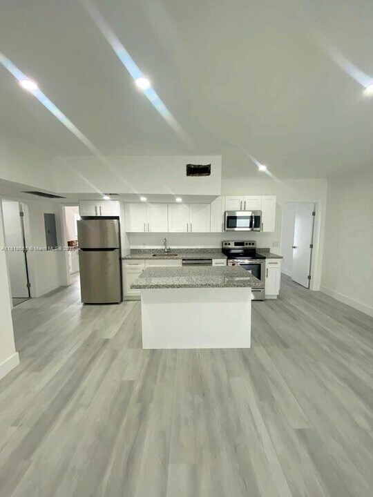 7291 Gary Ave in Miami Beach, FL - Building Photo