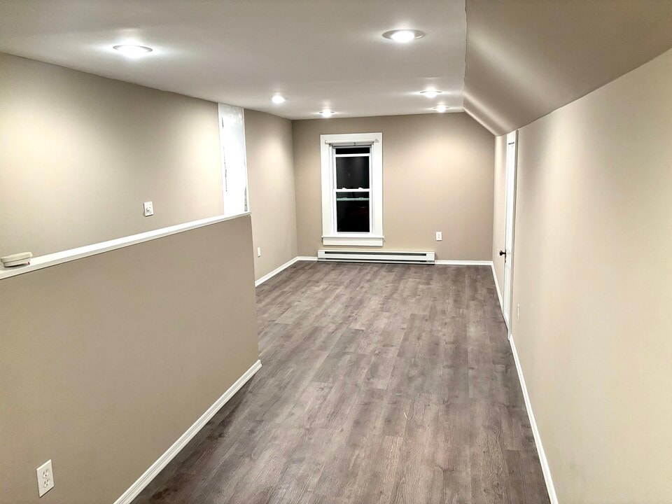 904 W Lackawanna Ave, Unit 904-2nd floor in Blakely, PA - Foto de edificio