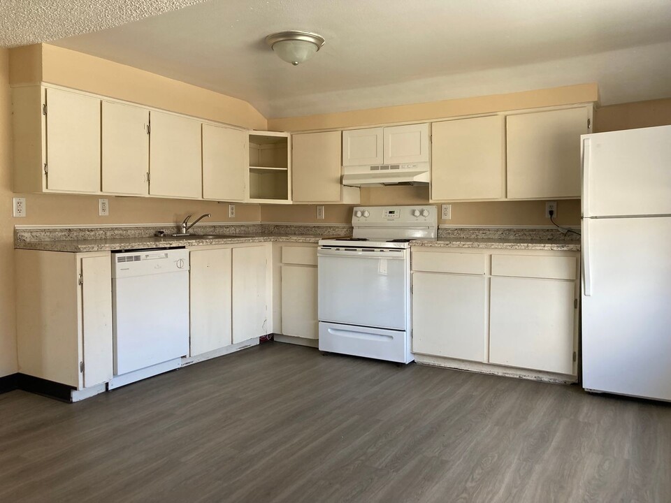 2101 W Mallon Ave in Spokane, WA - Building Photo