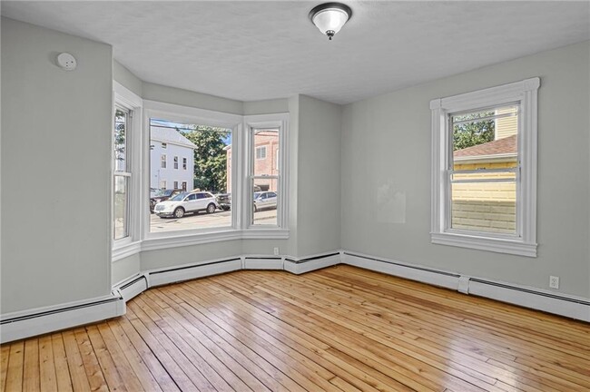 5 Forest Ave-Unit -3 in Cumberland, RI - Foto de edificio - Building Photo