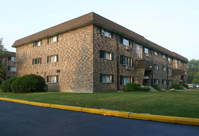 Accent Apartments in Bensenville, IL - Building Photo - Building Photo