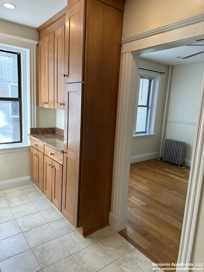 240 Kelton St, Unit 7 in Boston, MA - Building Photo - Building Photo