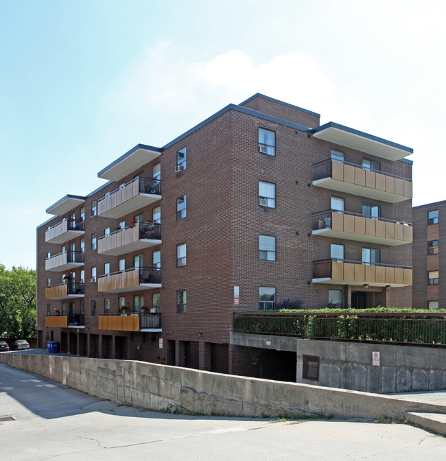 2241 Birchmount Rd in Toronto, ON - Building Photo - Building Photo