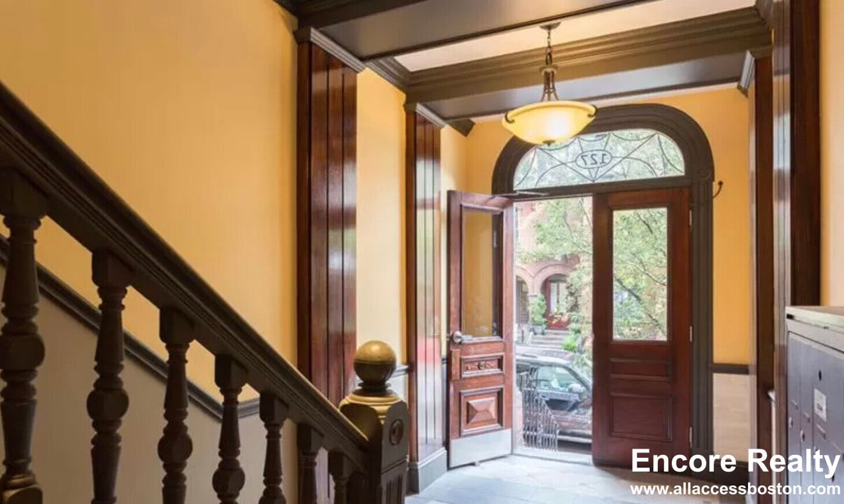 131 Saint Botolph St, Unit 9 in Boston, MA - Building Photo