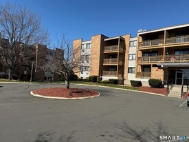 155 Bull Hill Ln in West Haven, CT - Building Photo