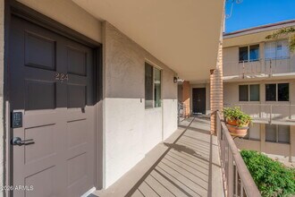 4727 E Lafayette Blvd in Phoenix, AZ - Foto de edificio - Building Photo