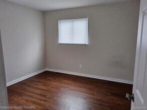 29120 Lund Ave, Unit D25 in Warren, MI - Building Photo - Building Photo