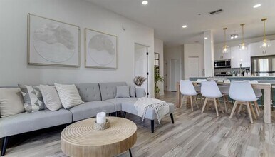 8103 Coconut Palm Way in Kissimmee, FL - Building Photo - Building Photo