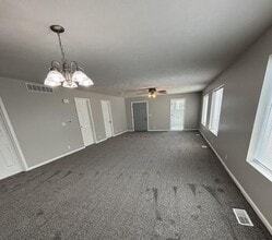 1337 S 10th St in Lincoln, NE - Building Photo - Building Photo