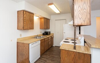 Marvin Gardens Apartments in Odessa, TX - Foto de edificio - Building Photo