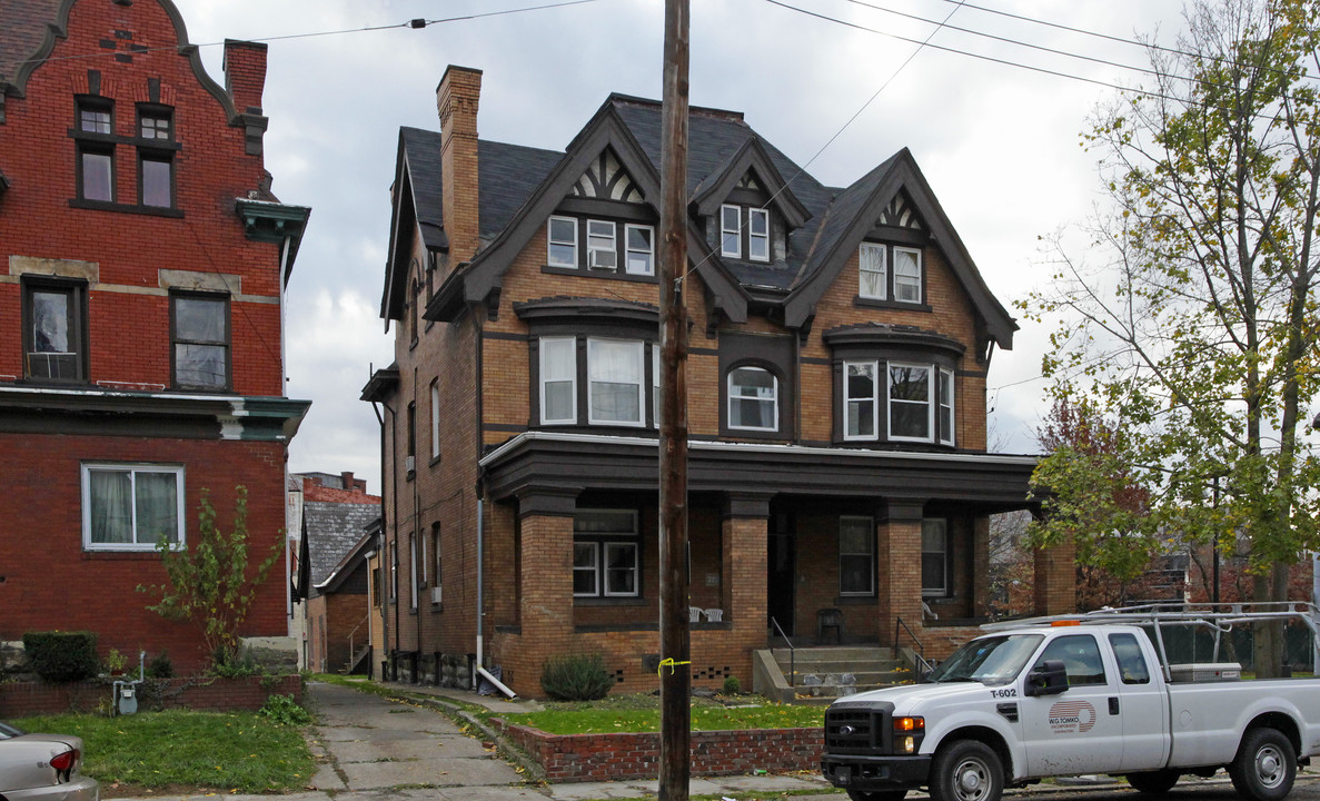 371 S Negley Ave in Pittsburgh, PA - Building Photo