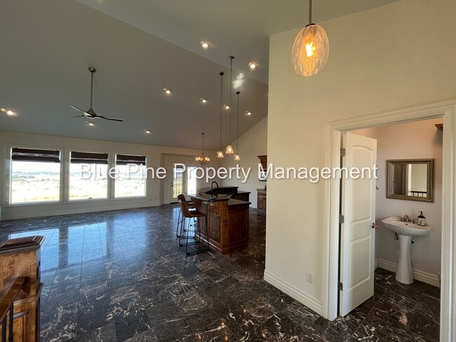 8426 S Black Hawk Dr in Idaho Falls, ID - Building Photo - Building Photo