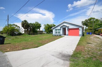 2225 Carver Ave in Ft. Myers, FL - Foto de edificio - Building Photo