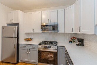 263 10th St in Jersey City, NJ - Building Photo - Building Photo