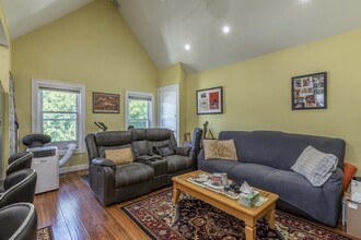 66 Hall Ave in Somerville, MA - Building Photo - Building Photo