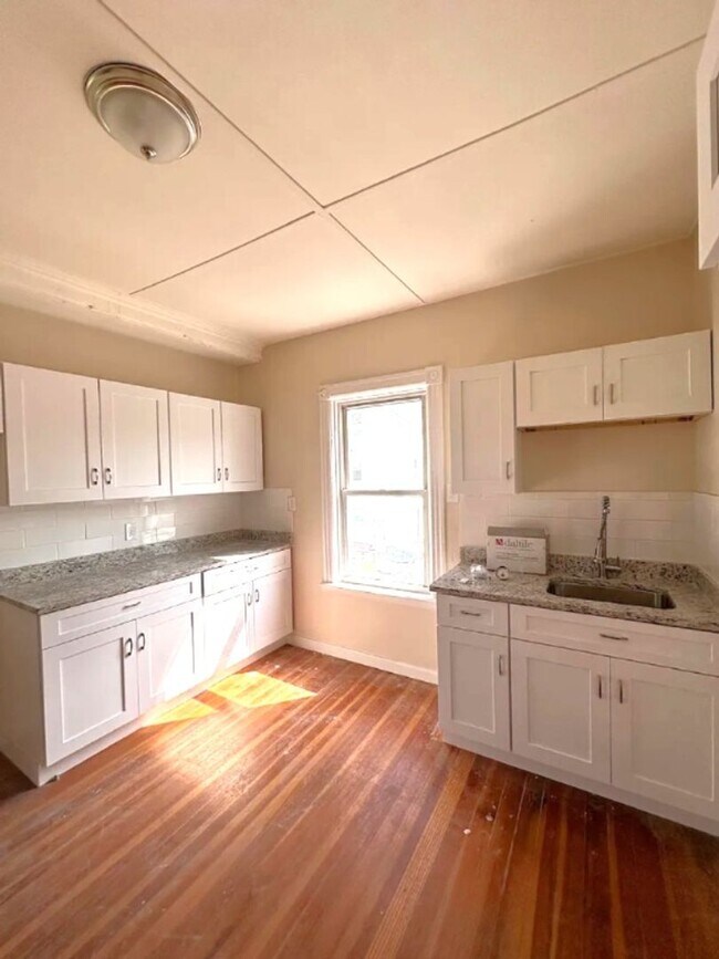 13 Magill St, Unit Unit 2 in Pawtucket, RI - Building Photo - Building Photo