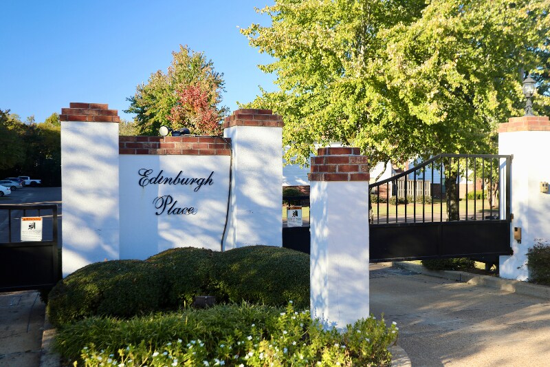 206 Edinburgh Way in Oxford, MS - Building Photo