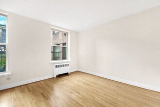 122 E 27th St in New York, NY - Building Photo - Building Photo