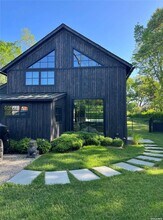 405 Mill Rd in Westhampton, NY - Building Photo - Building Photo