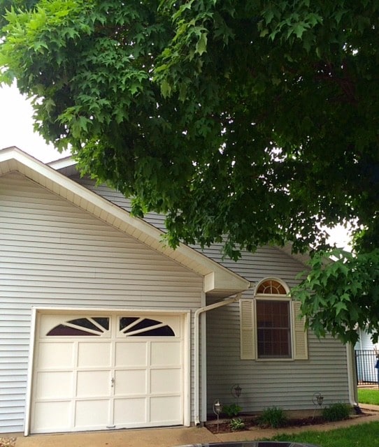 1116 Cobblestone Dr in Edwardsville, IL - Building Photo - Building Photo